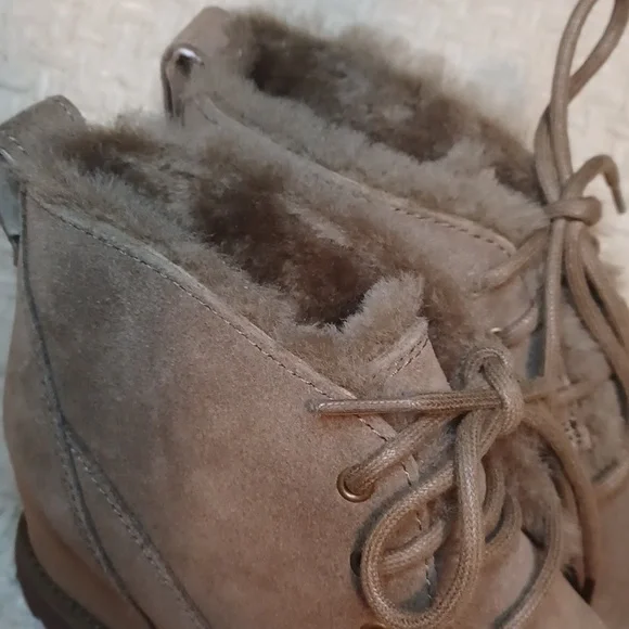 Women's UGG Lace Up Chestnut Wedge Bootie - Picture 2 of 8